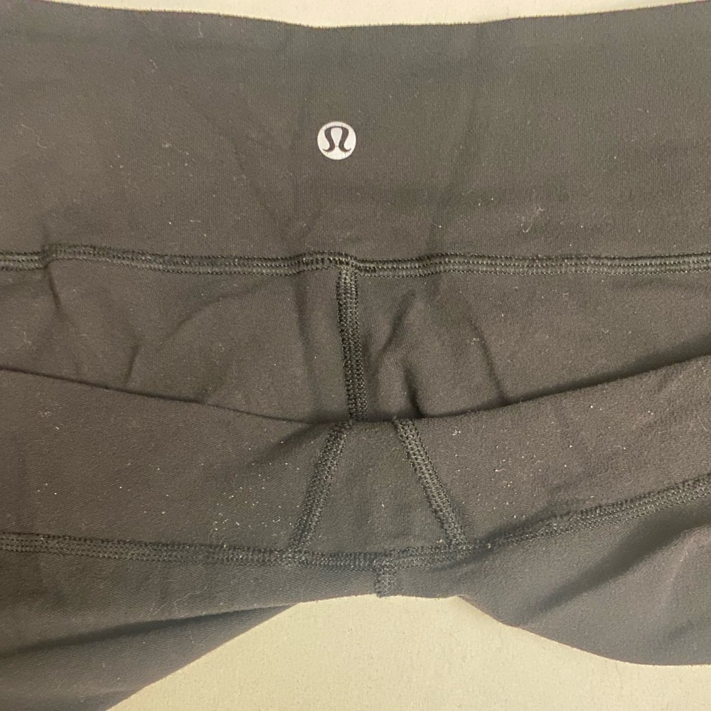 Lululemon under wunder cropped black capris, size 8. - Picture 2 of 5